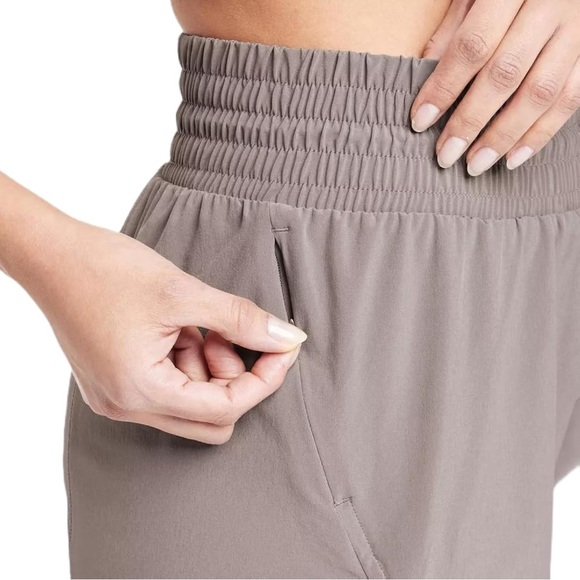 NWT ALL IN MOTION Women's High-Rise Flex Shorts XL ✨ - Picture 4 of 11